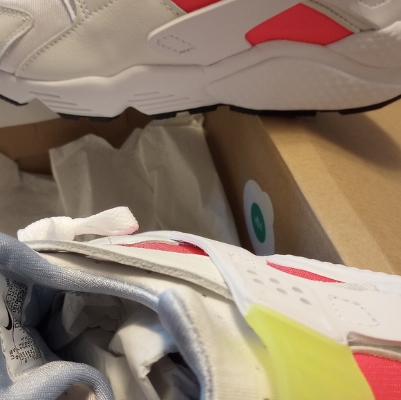 New Hot Panther Pink Women's Nike Air Huarache - Picture 6 of 7